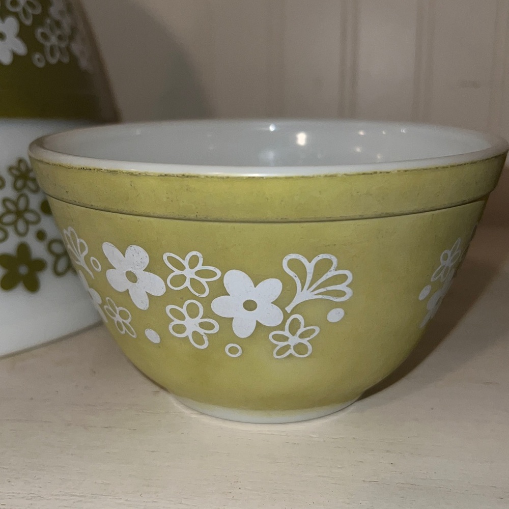 Pyrex Spring blossoms Crazy Daisy mixing bowl set 401 402 403 404 - Picture 2 of 16
